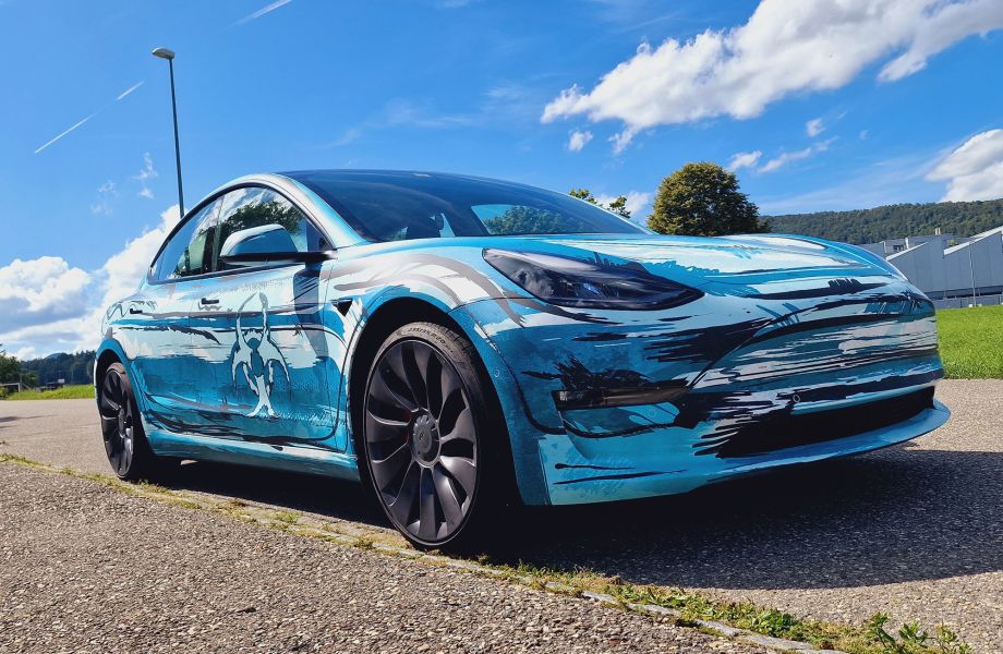 Sportwagen Vollfolierung in Blau im Aquarell Look