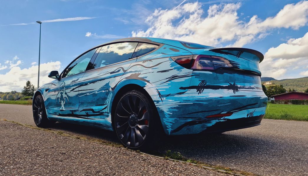 Sportwagen Vollfolierung in Blau im Aquarell Look